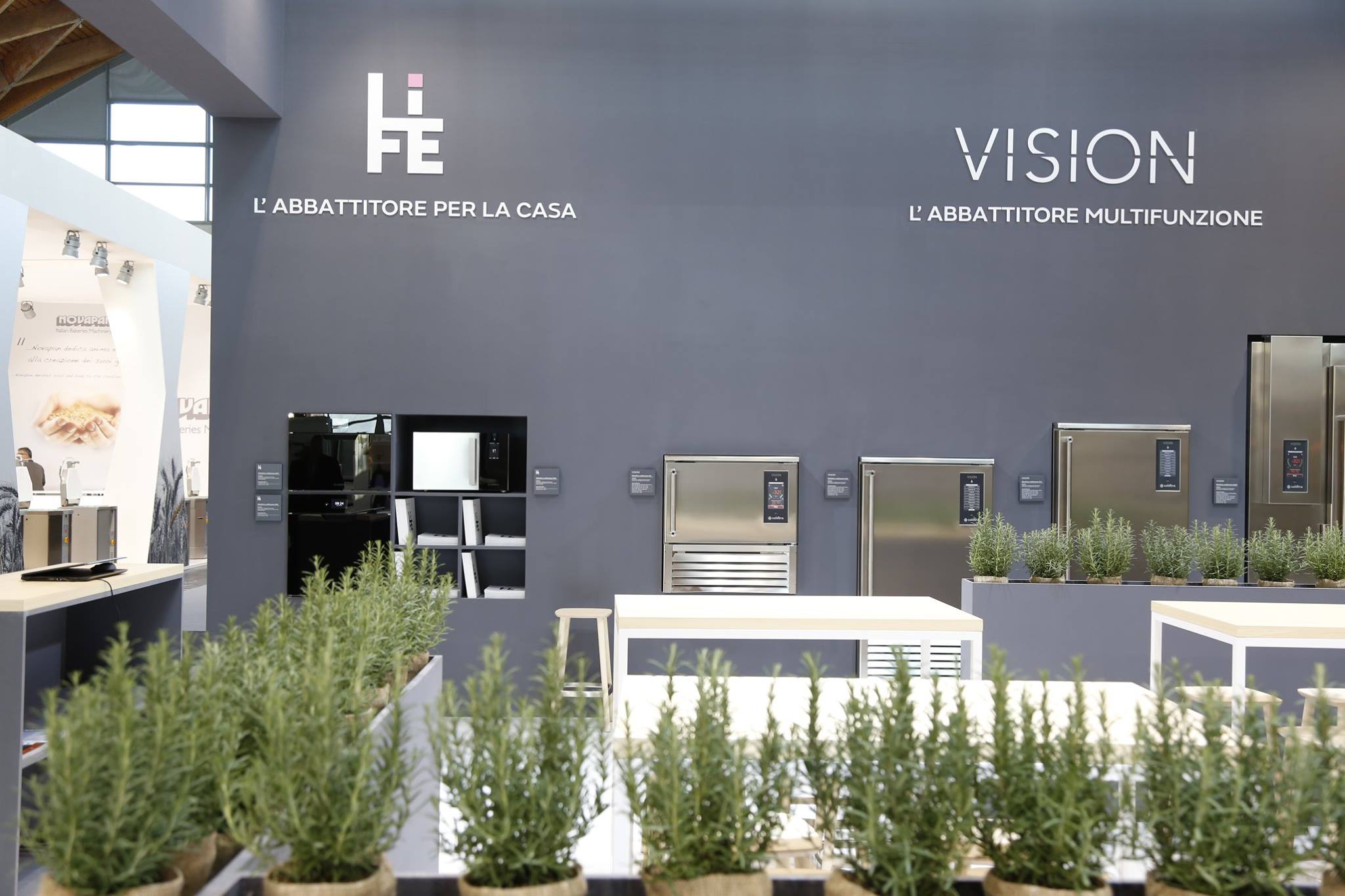 Erroll Guelsen auf dem TNK - Coldline  Messestand HOST